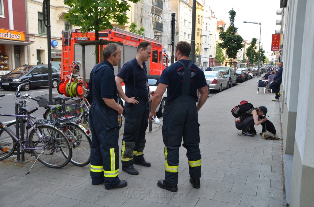 Welpen im Drehkranz vom KVB Bus eingeklemmt Koeln Chlodwigplatz P08.JPG